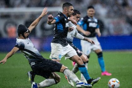 Corinthians y Racing empataron por la ida de semifinales de Sudamericana