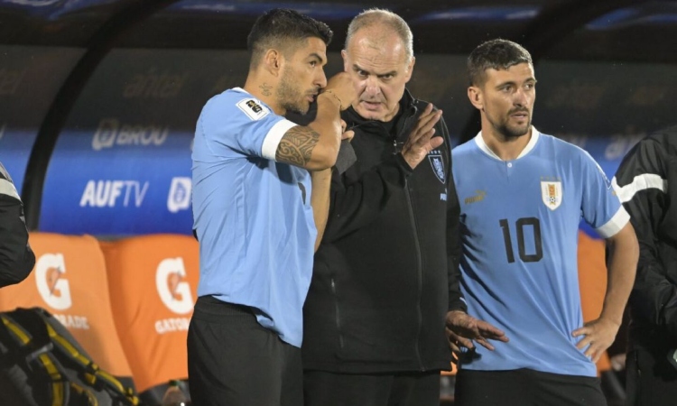 Luis Suárez critica a Bielsa por su trato como DT de Uruguay