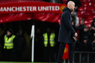 Manchester United destituyó a su entrenador Erik ten Hag