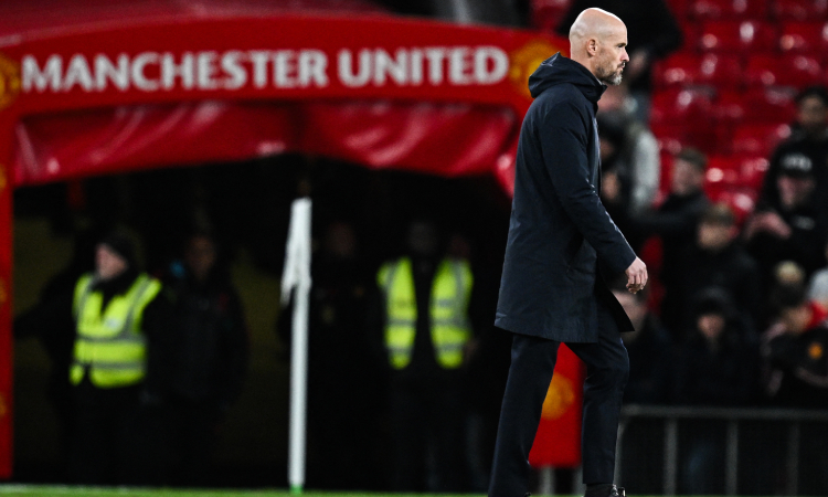 Manchester United destituyó a su entrenador Erik ten Hag