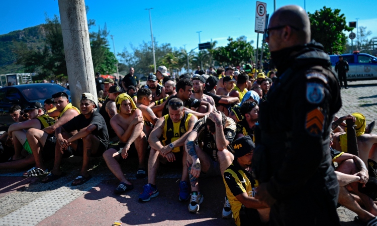 Más de 250 hinchas de Peñarol detenidos en Brasil