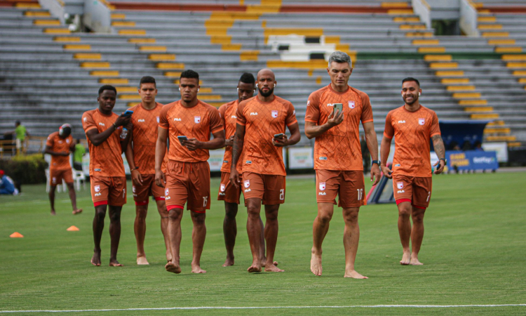 Santa Fe confirmó dos bajas y una alta contra Águilas Doradas