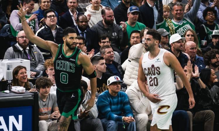 Celtics terminan con el invicto de 15 partidos de los Cavaliers