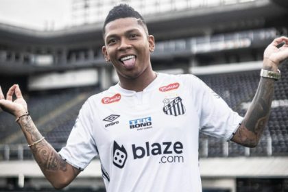 Billy Arce no seguiría en Santos y podría volver a Colombia