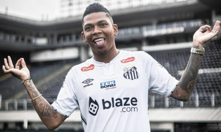 Billy Arce no seguiría en Santos y podría volver a Colombia