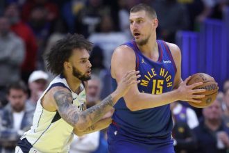 Jokic agranda su figura en la NBA, Nuggets caen en Cleveland