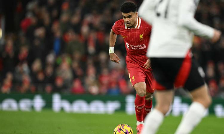 Liverpool y Arsenal se dejan puntos con sufridos empates