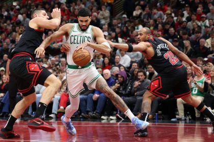 Los Cavaliers tumban a Boston en duelo en la cima