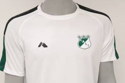 Deportivo Cali presentó a su nuevo patrocinador de indumentaria