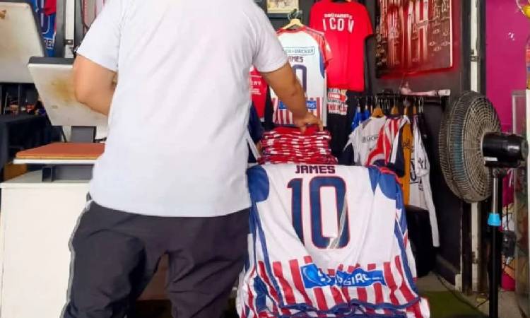 Perdió sus ahorros por comprar 100 camisetas del Junior