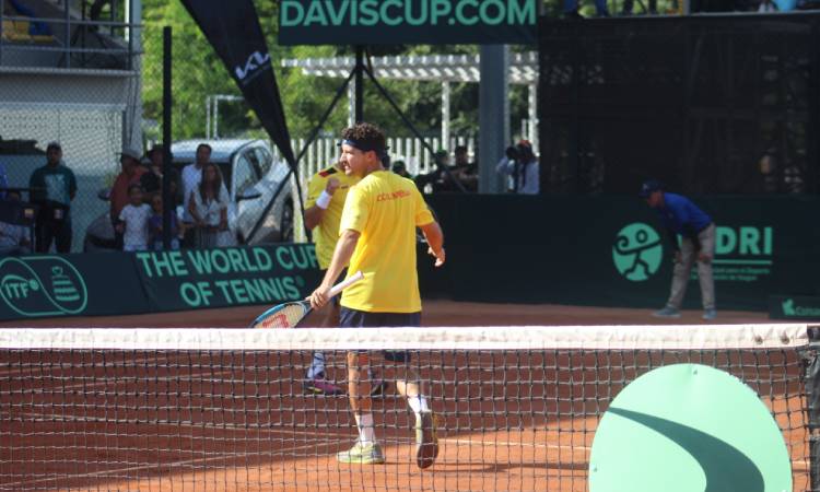 Barrientos y Rodríguez ponen a Colombia 2-1 sobre Barbados