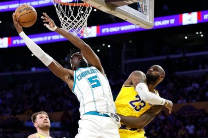 Lakers perdieron vs Hornets en un partido con cuentas pendientes