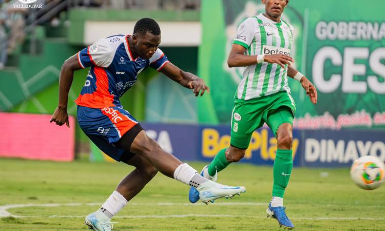 Esto pagarán los futbolistas que celebren quitándose la camiseta