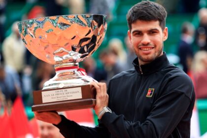 Alcaraz se impone a Musetti y gana su primer torneo de Montecarlo