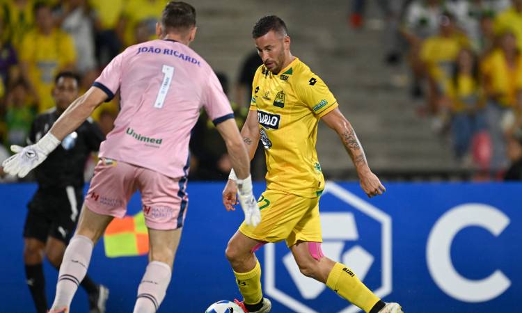Bucaramanga rescató un empate ante Fortaleza y sigue líder