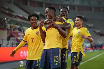 Juan Guillermo Cuadrado interesa en Cagliari