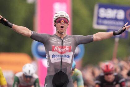 Kaden Groves gana en el sprint la sexta etapa del Giro de Italia
