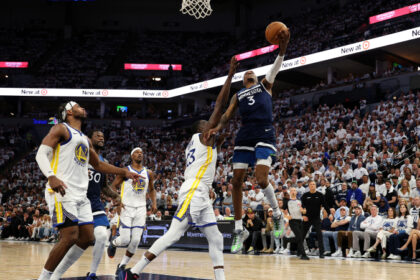 Minnesota explota la baja de Curry y empata serie ante Warriors