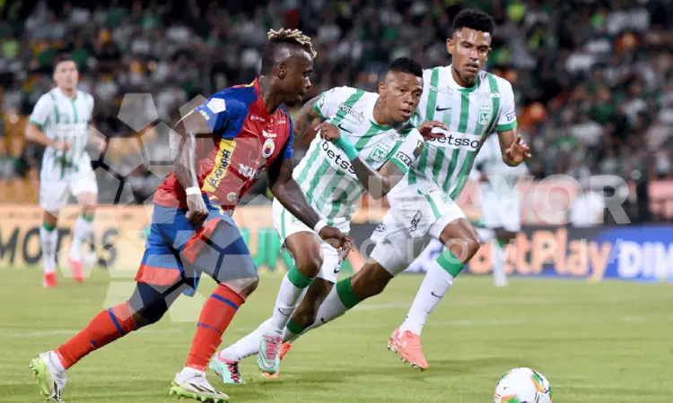 Nacional hace sondeos por el defensor central Andrés Alarcón