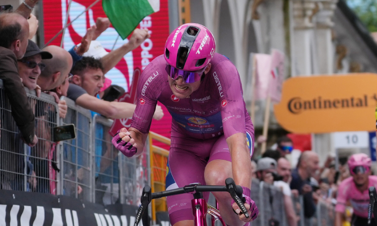 Pedersen gana su cuarta etapa en este Giro de Italia