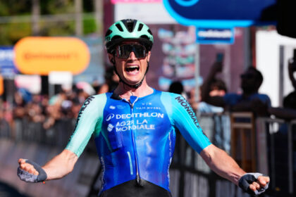 Prodhomme gana la etapa reina del Giro, Del Toro refuerza su liderato