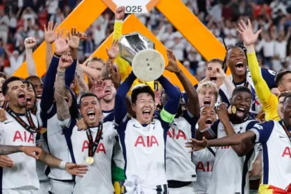 Tottenham salva el curso con la Europa League, United sigue mal