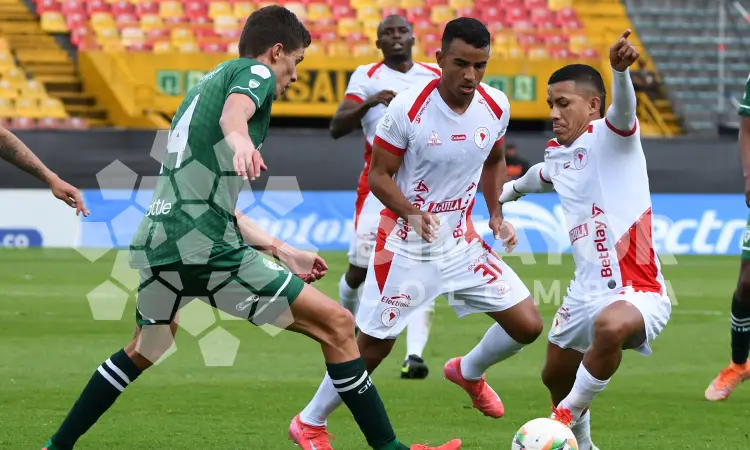 América habría preguntado las condiciones de Andrés Correa