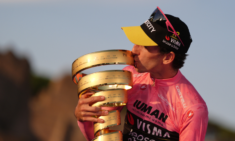 El británico Simon Yates gana por primera vez el Giro de Italia