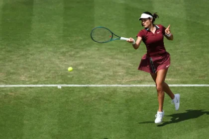 Raducanu cae en octavos de Eastbourne, preparatorio para Wimbledon