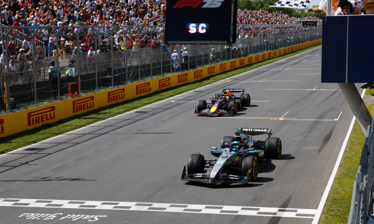 Russell se impone en Canadá, los McLaren se tocan entre sí