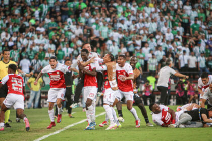 Árbitro favoreció a Santa Fe en el partido contra Atlético Nacional