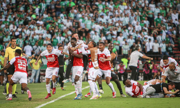 Árbitro favoreció a Santa Fe en el partido contra Atlético Nacional