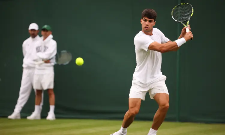 Alcaraz, firme en busca de su tercer título en Wimbledon