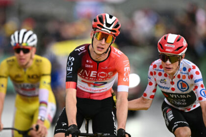 Arensman gana la última etapa de montaña, Pogacar acaricia su cuarto Tour