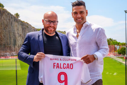 Mientras lo critican en Colombia, en Mónaco homenajean Falcao