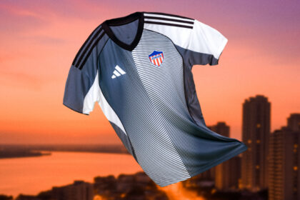 Esta es la camiseta visitante del Junior para la temporada 2025/26