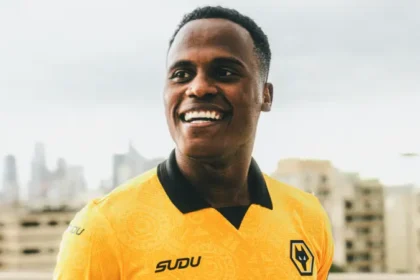 Jhon Arias fue oficializado en Wolverhampton
