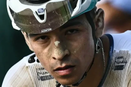 Pogacar ganó la etapa 7 del Tour, Buitrago sufrió fuerte caída