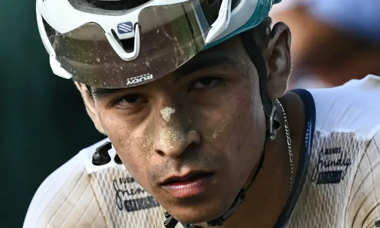 Pogacar ganó la etapa 7 del Tour, Buitrago sufrió fuerte caída
