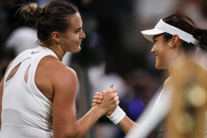 Sabalenka resiste ante Raducanu y pasa a octavos en Wimbledon