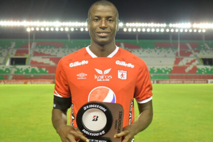 Adrián Ramos no llegaría al América de Cali por problemas físicos