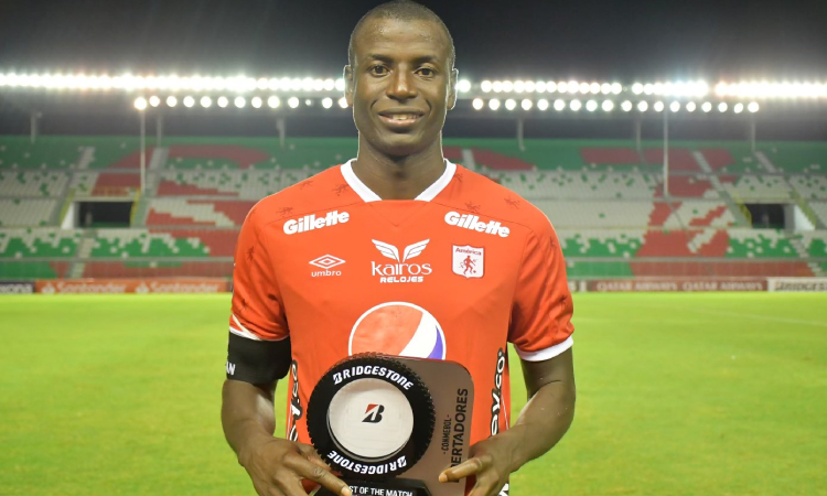 Adrián Ramos no llegaría al América de Cali por problemas físicos