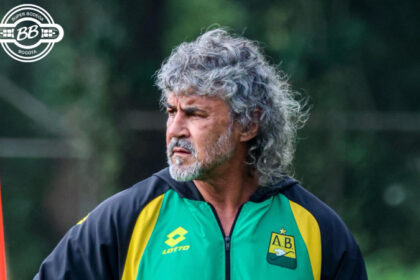América de Cali buscaría contratar a Leonel Álvarez