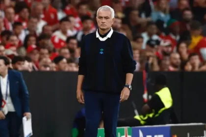 Fenerbahçe despide a Mourinho tras un año sin milagros en Estambul