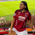 Manuela Cardona, la hincha del DIM que genera suspiros