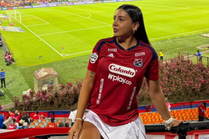 Manuela Cardona, la hincha del DIM que genera suspiros