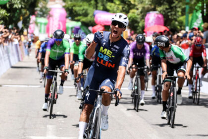 Paredes se lleva la primera etapa de la Vuelta a Colombia 2025
