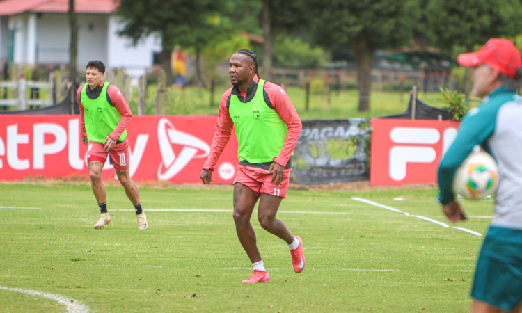 A diez futbolistas les peligra la continuidad en Santa Fe