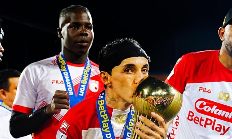 Frasica-celebrando-la-Liga-BetPlay-I
