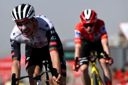 Joao Almeida gana etapa reina de Vuelta a España por delante del líder Vingegaard